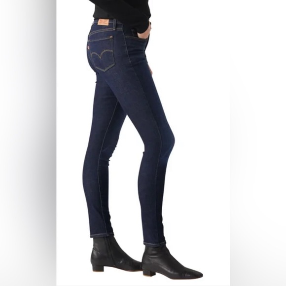Levi’s Women’s 311 Shaping Skinny Jean - Picture 4 of 16